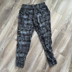 Abercrombie pattern pants